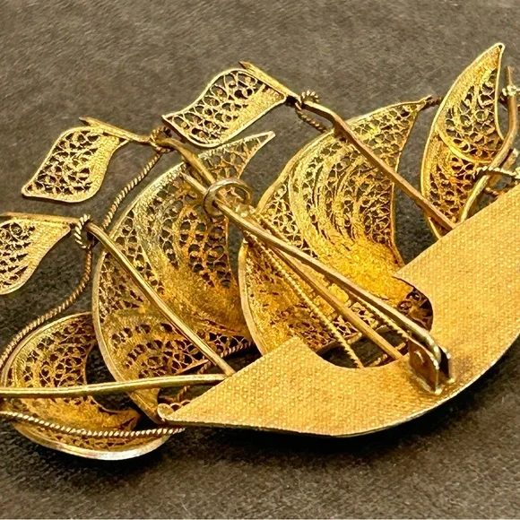 Vintage Gold Tone Metal Filigree & Enamel Portugal Sailing Ship pin brooch 1950